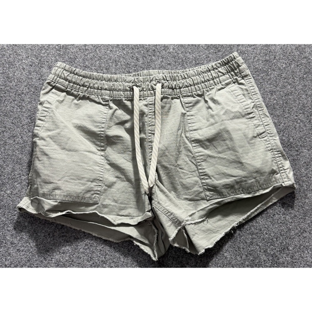 Vuori Women's Cargo Shorts in Light Sage Green